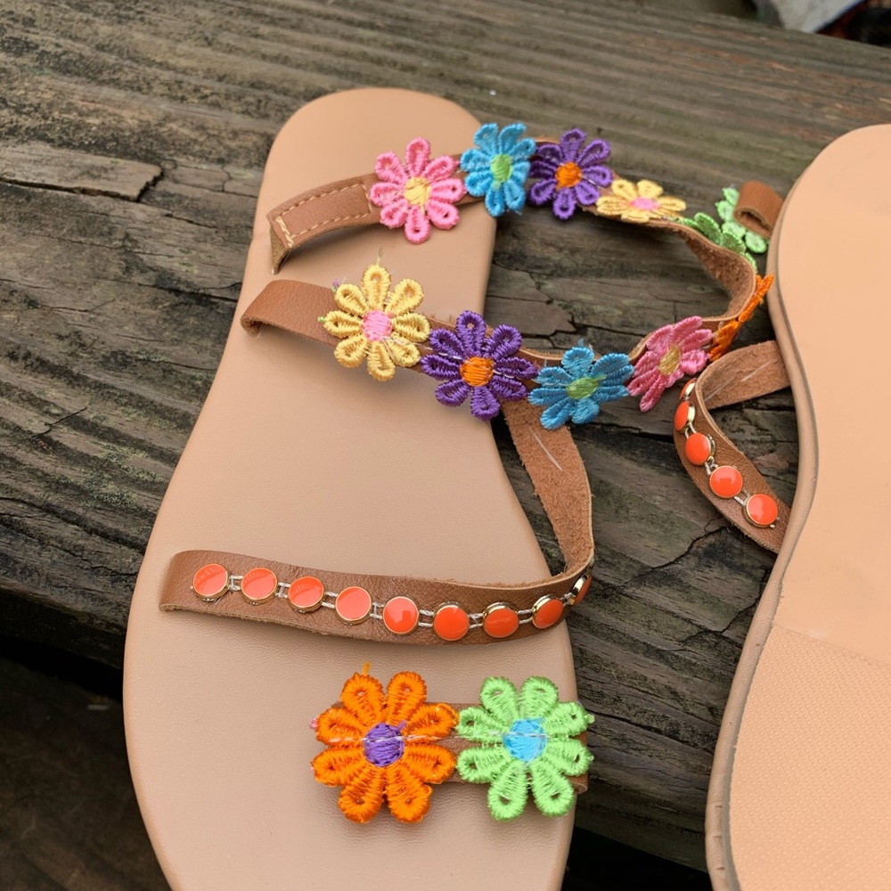 Flat flower sandals